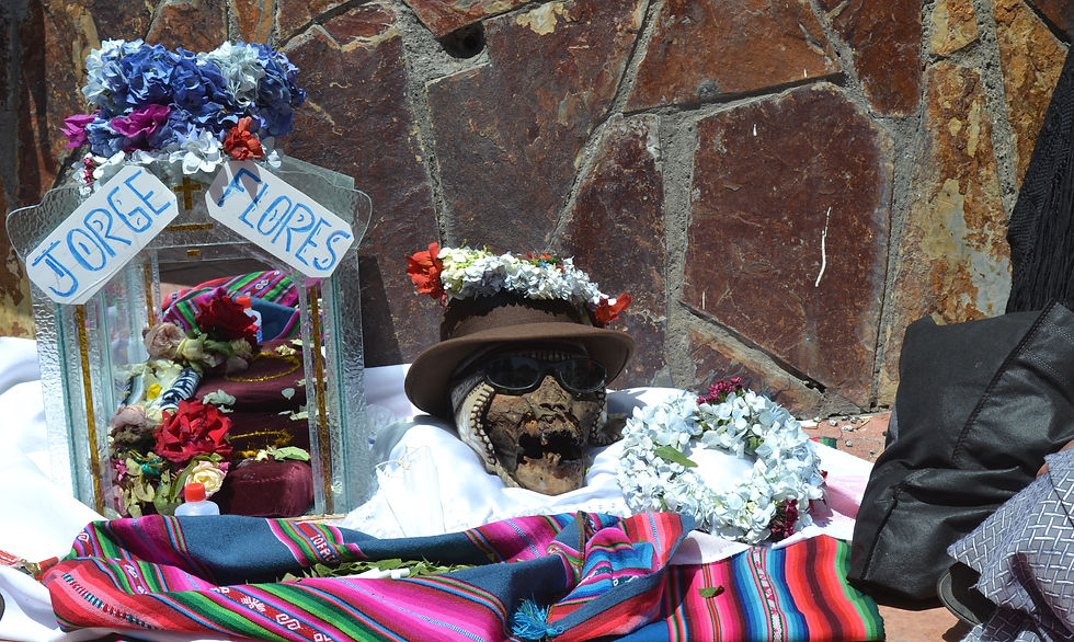 Ñatitas en el Cementerio General