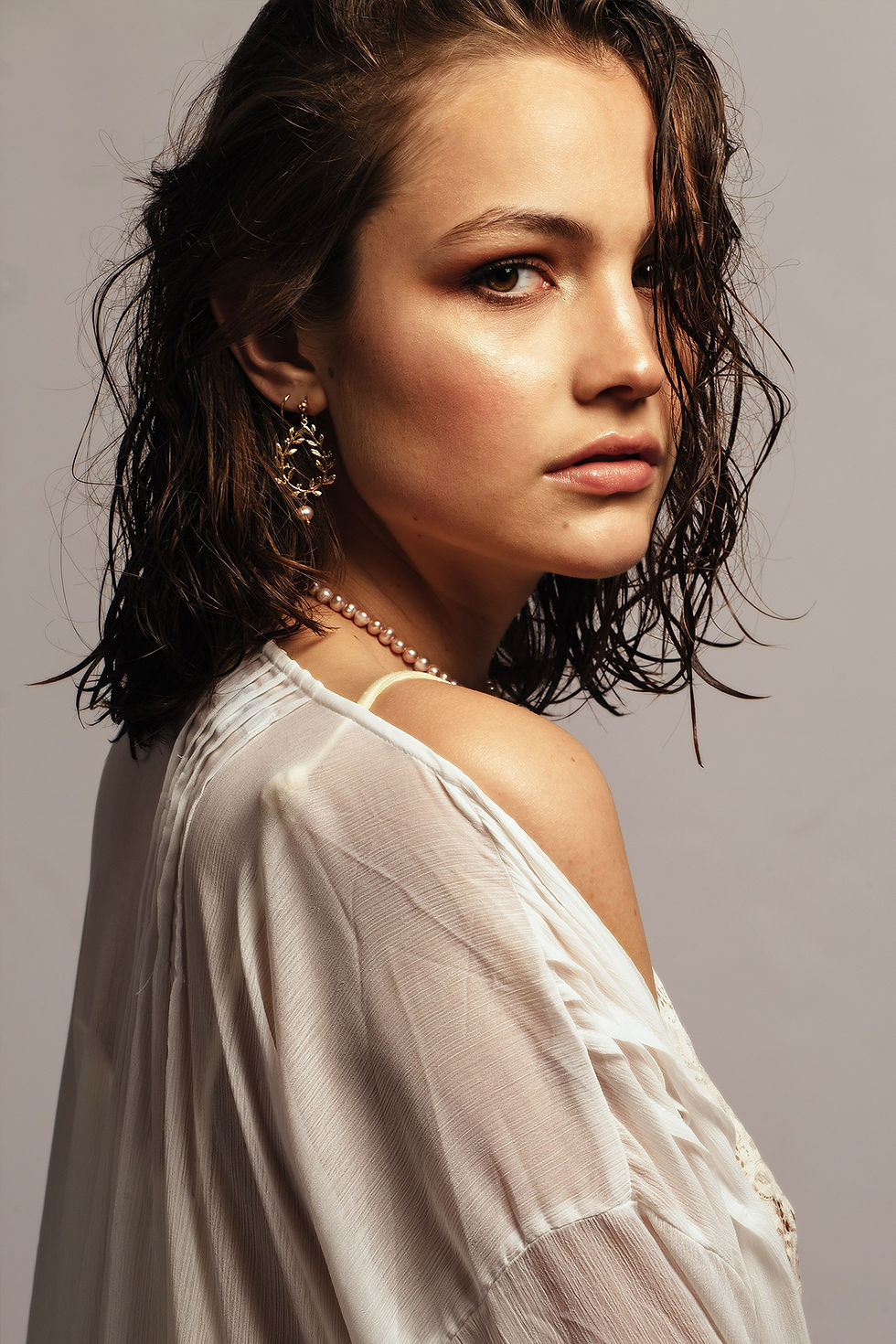 Thumbnail: Muse pink pearl earrings