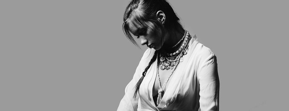 Thumbnail: The Long Necklace