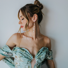 Untamed Petals
Pearl/Gold Harper Pearl Drop Earrings