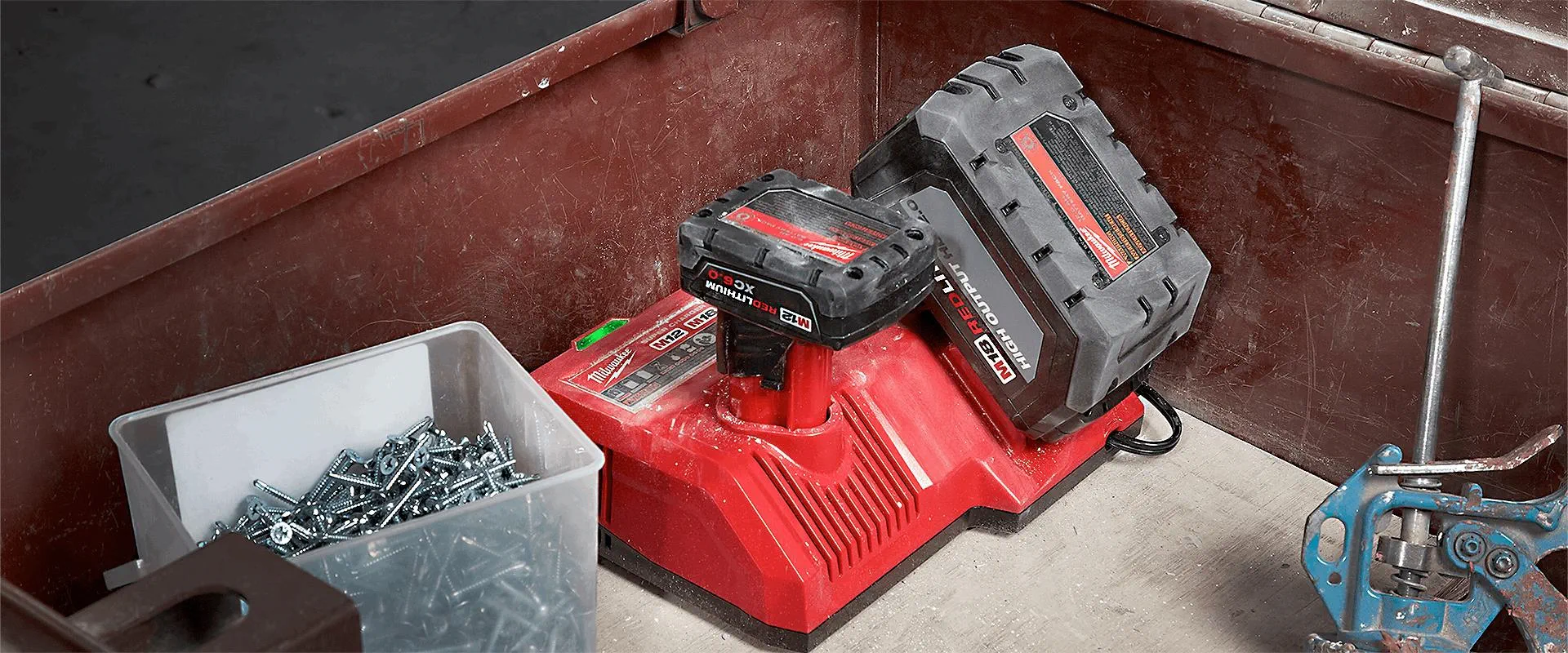 batteries-chargers-hero-banner-2019.webp