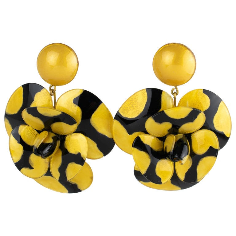 Cilea Paris Yellow and Black Resin Floral Dangle Pierced Earrings