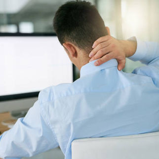 tensions nuque - bureau - homme
