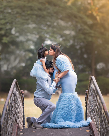 elegant maternity photography Pune
luxury maternity portraits Pune