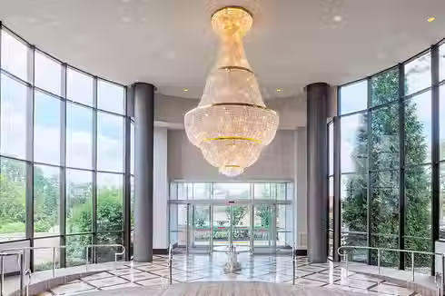 phlmw-atrium-entrance-6660-hor-clsc.avif