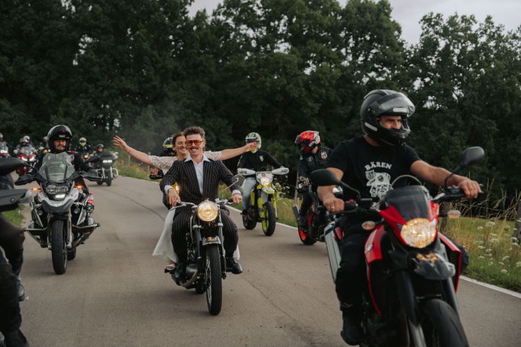 Besondere Hochzeitsbilder mit Motorrädern