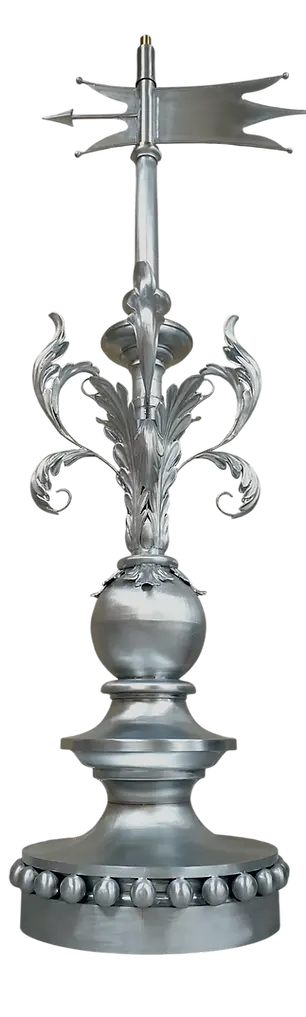 Épi artisanal façonné à la main en zinc. Ornement de toiture en zinc naturel. Conception et fabrication par maître ornemaniste.