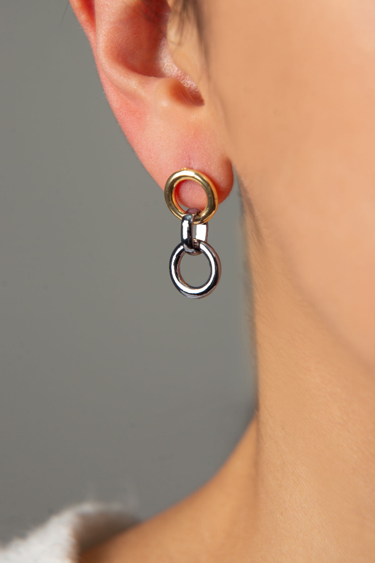 GleamGuard Metal Earrings: Allure & Endure