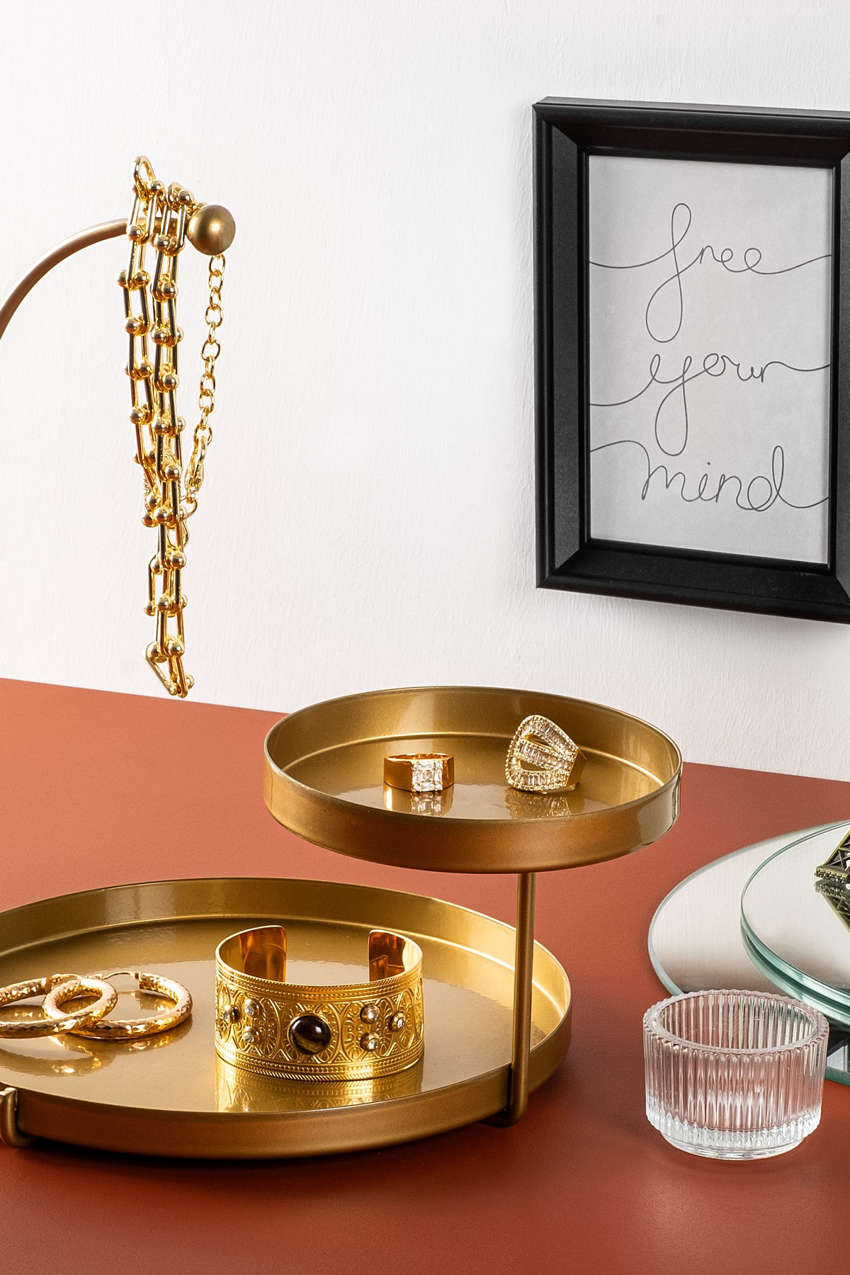 Metaluxe Decor Sphere: Elegance in Every Angle