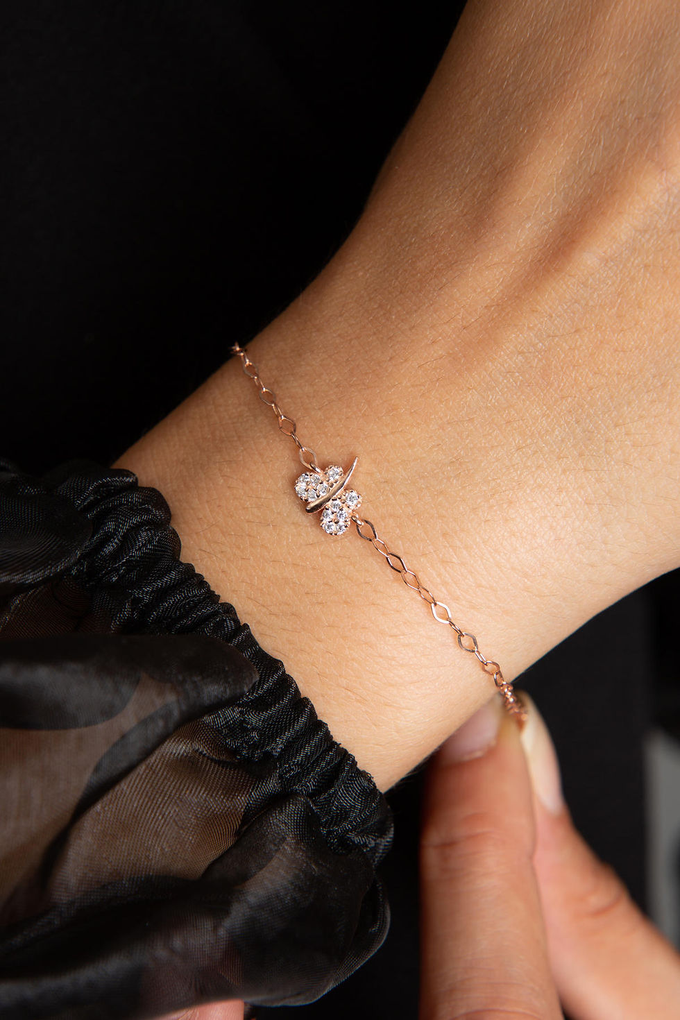 SilverAura Zircon Bracelet - Elegance Reinvented