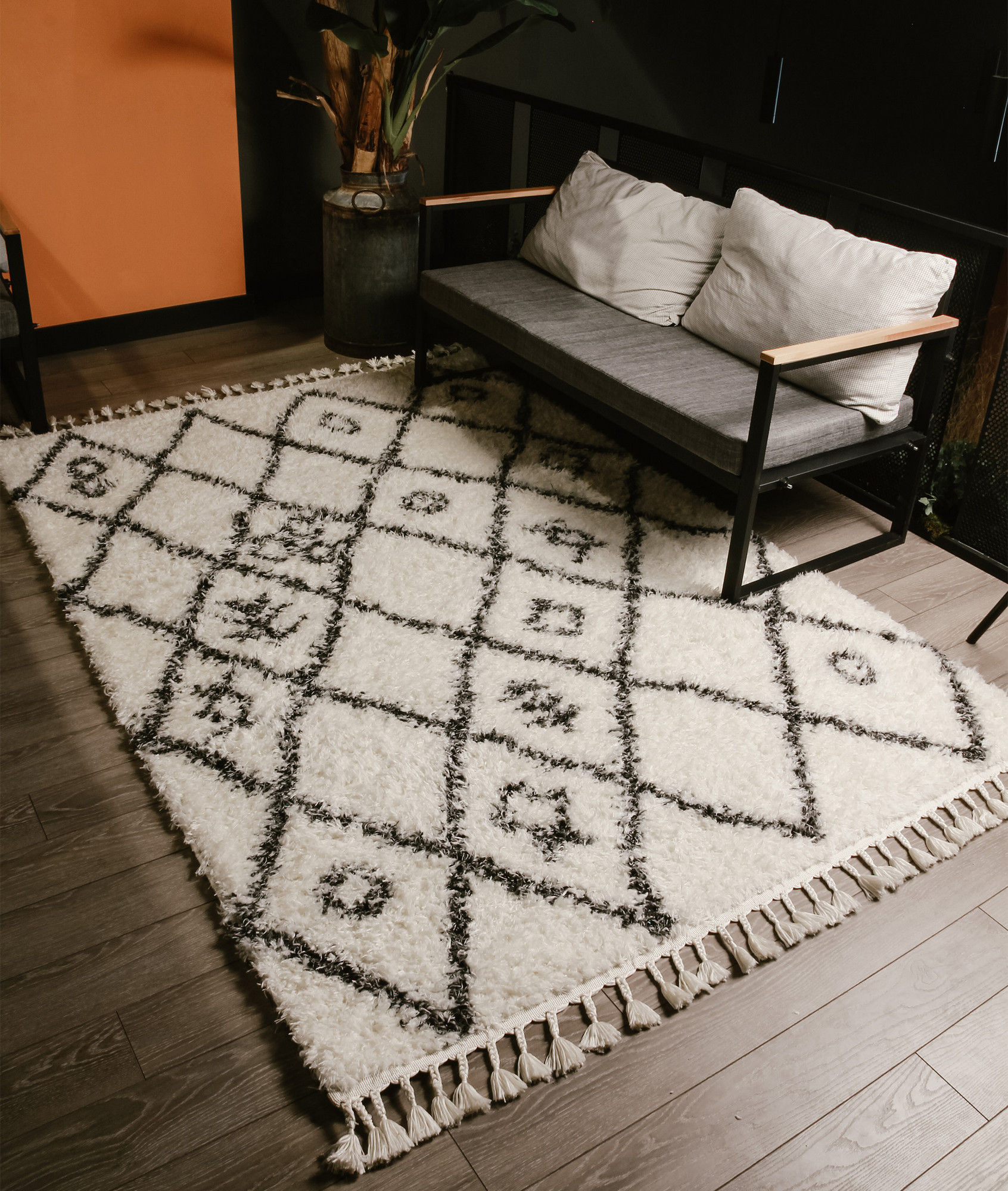 3531A - White, Anthracite