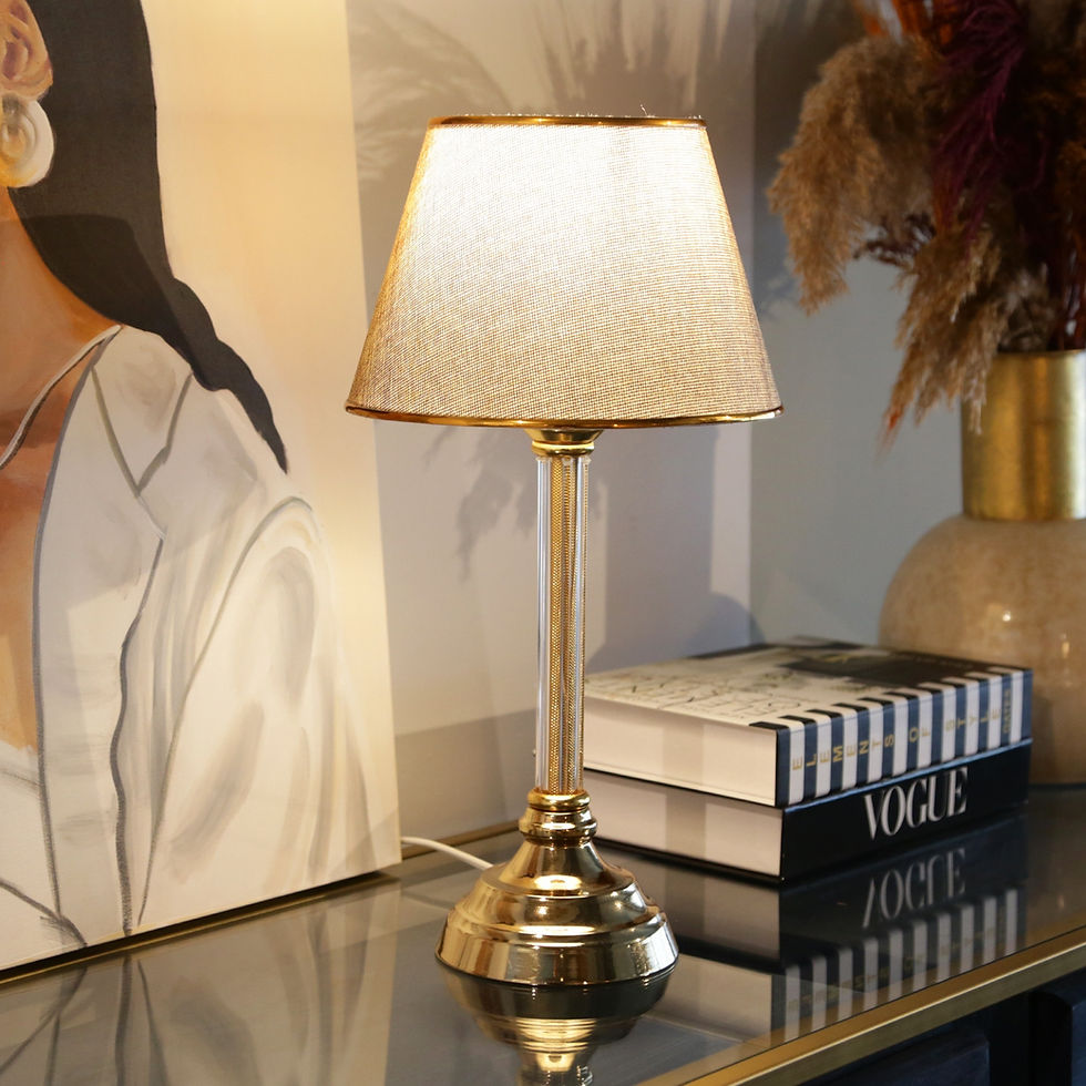 Luminara Glamora: Chic Plastic Table Radiance