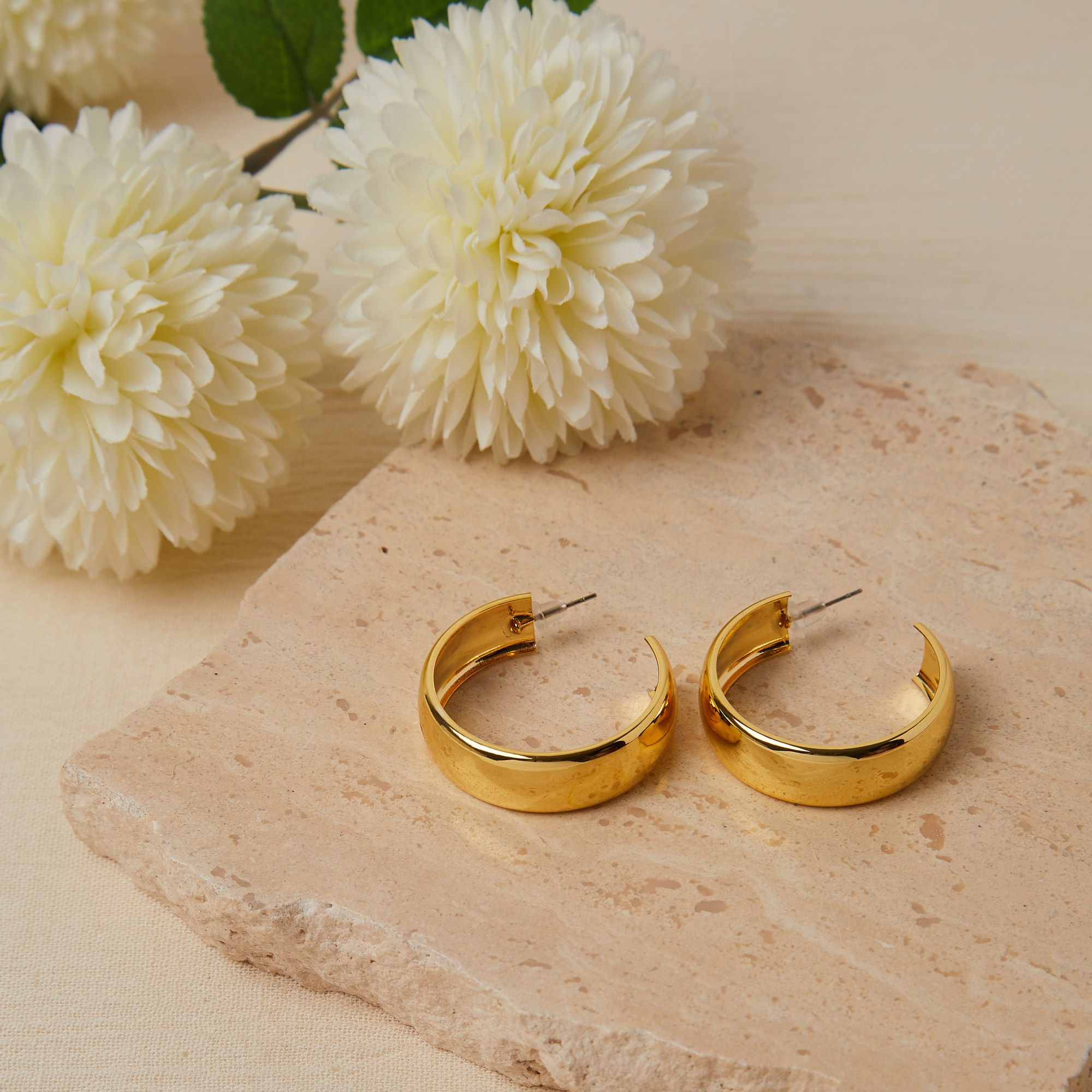 LustreGuard Metal Earrings: Chic & Allergy-Free