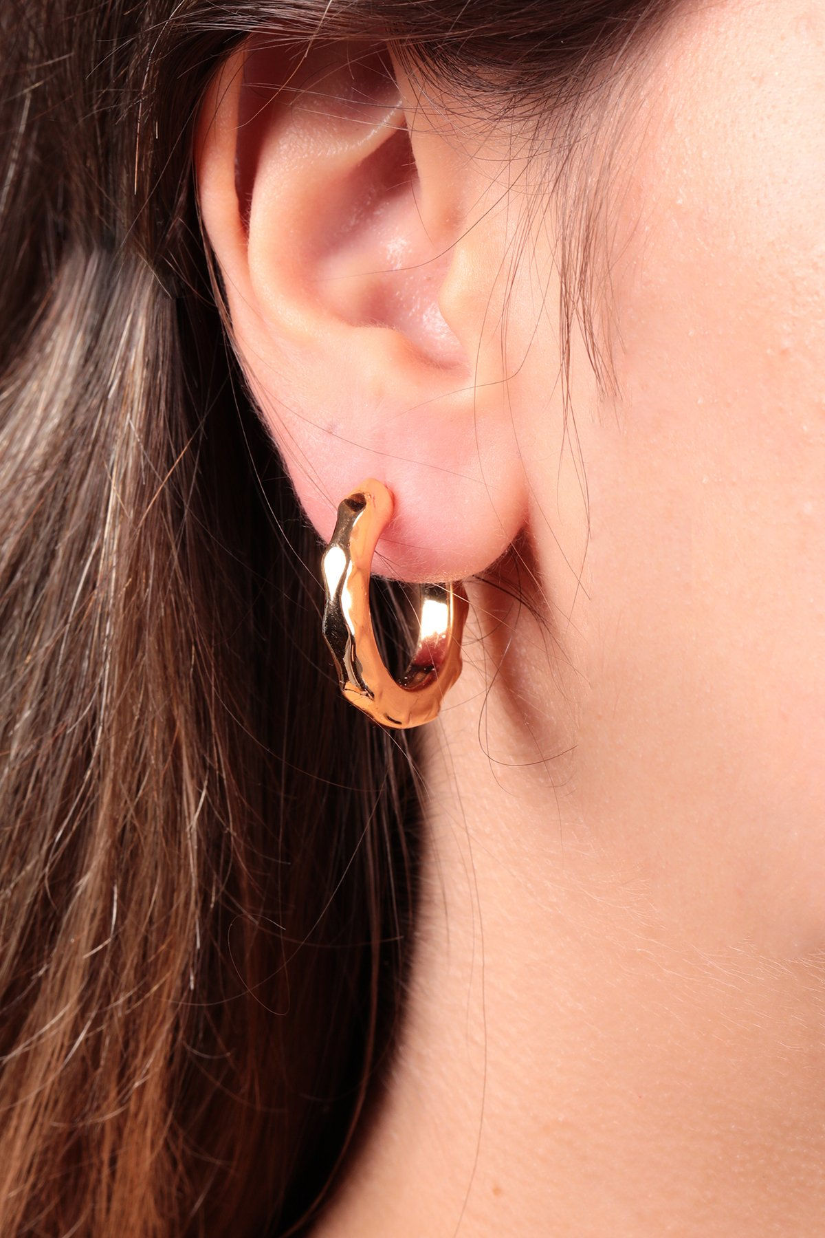 LustraMetal Chic Earrings: Timeless Elegance