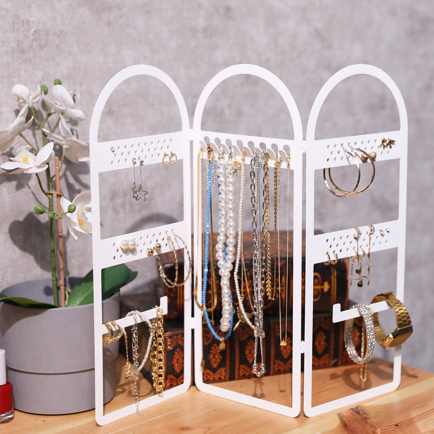 GleamNest Metal Jewelry Haven