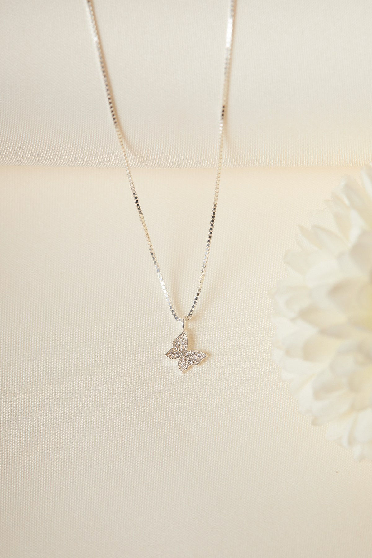 LustraSilv: Radiant Elegance Necklace