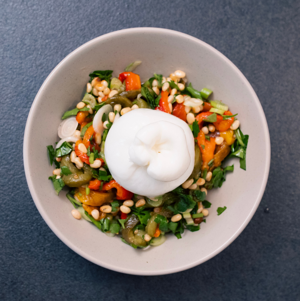PAPRIKASALAT MIT BURRATA