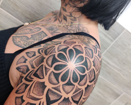 Tribal Tattoos: Traditionelle bis moderne Ornamentik im Fokus