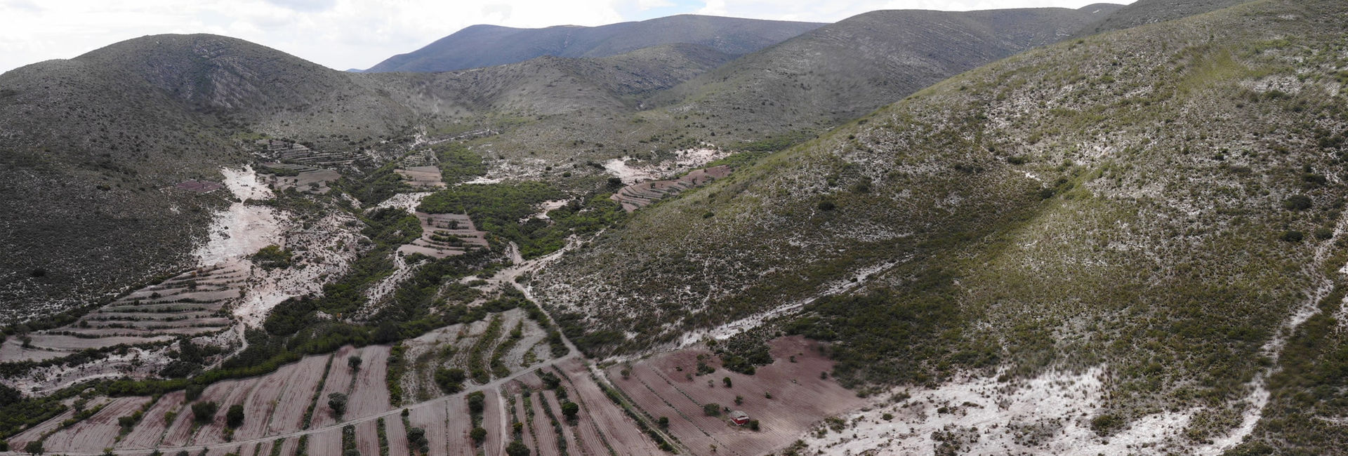 vista aérea de cantera para cemento en puebla