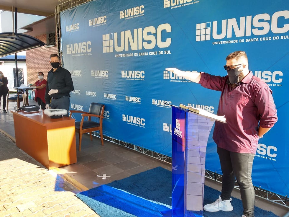 Unisc forma 33 alunos em solenidade drive-thru