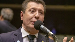 Líder do Podemos quer ouvir Weintraub e reitores