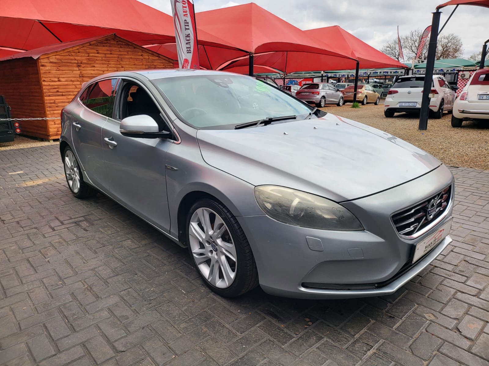 2012 VOLVO V40 D2 ELITE (218091 KM)