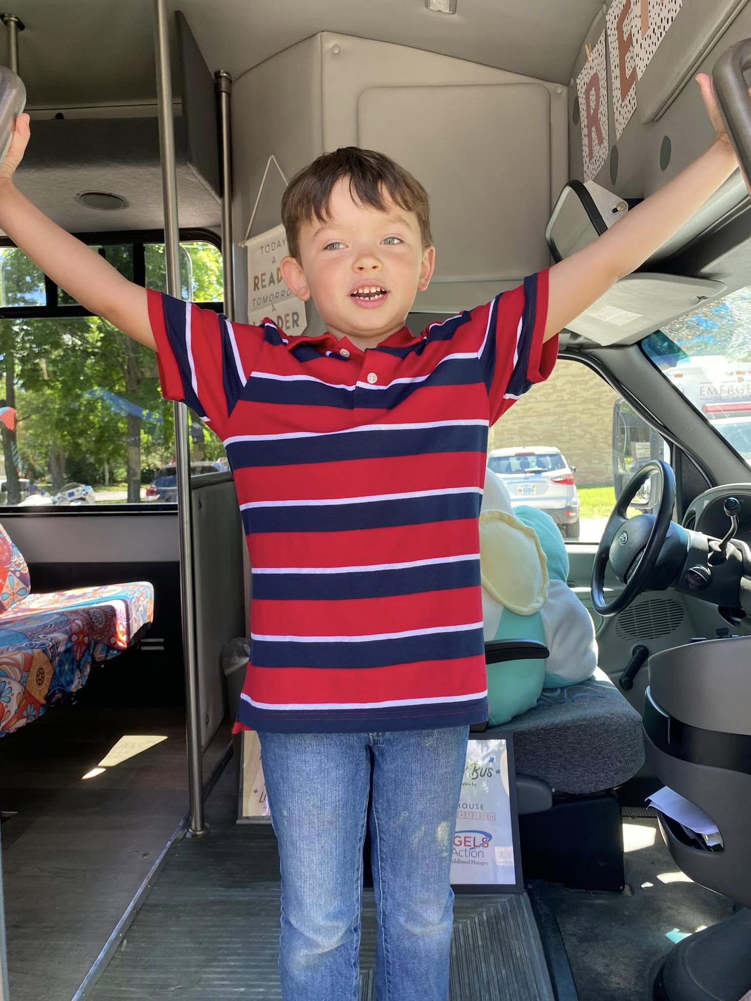 Mason on the reading bus