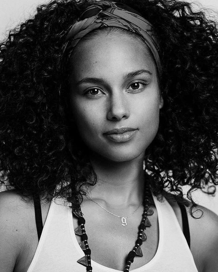 BEAUTIFUL ALICIA KEYS 8X10 Photo