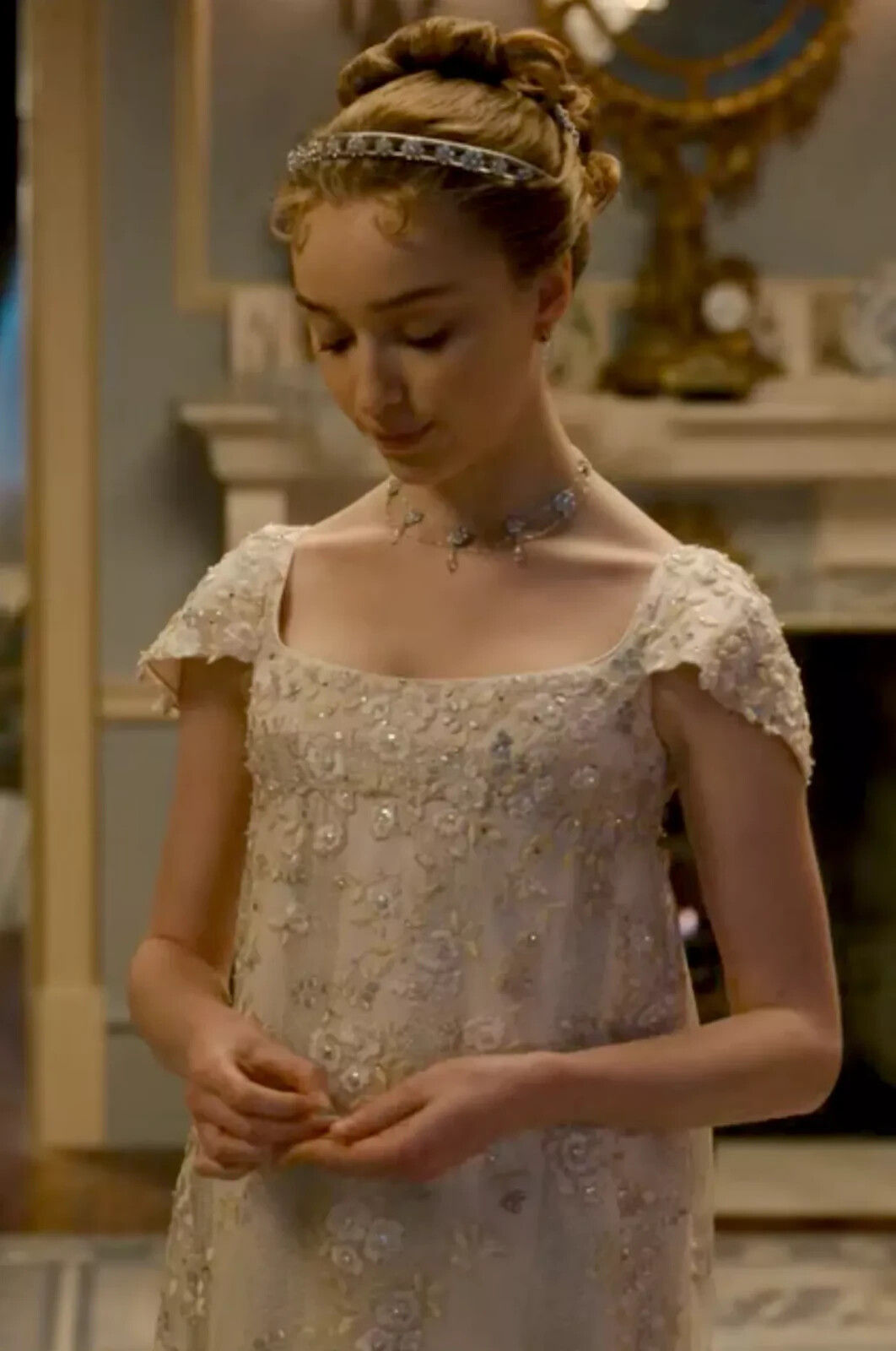 BEAUTIFUL  Phoebe Dynevor BRIDGERTON 8X10 Photo