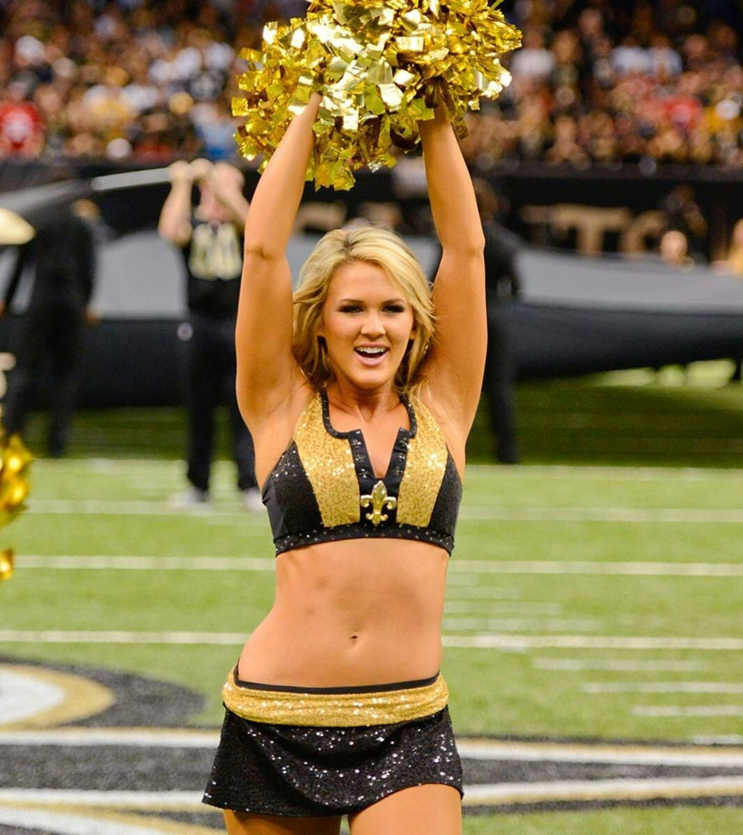 BEAUIFUL SAINTS CHEERLEADER 8X10 Photo