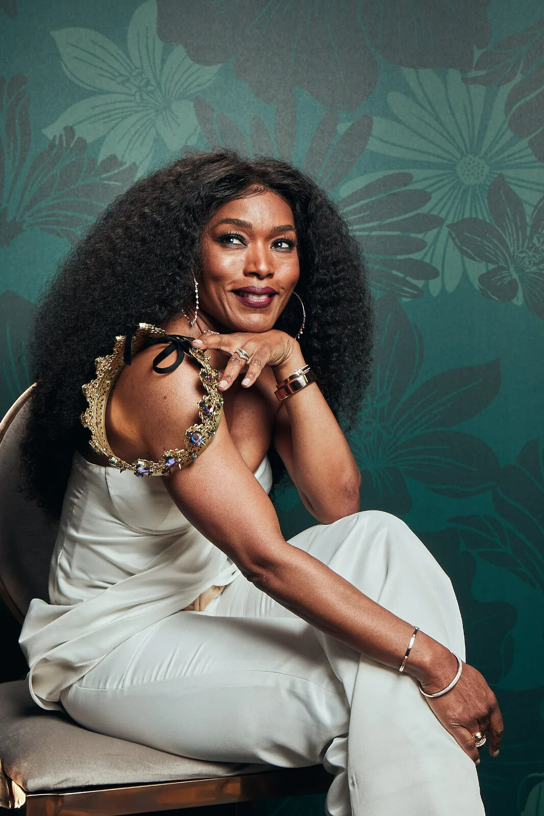 BEAUTIFUL ANGELA BASSETT 8X10 Photo