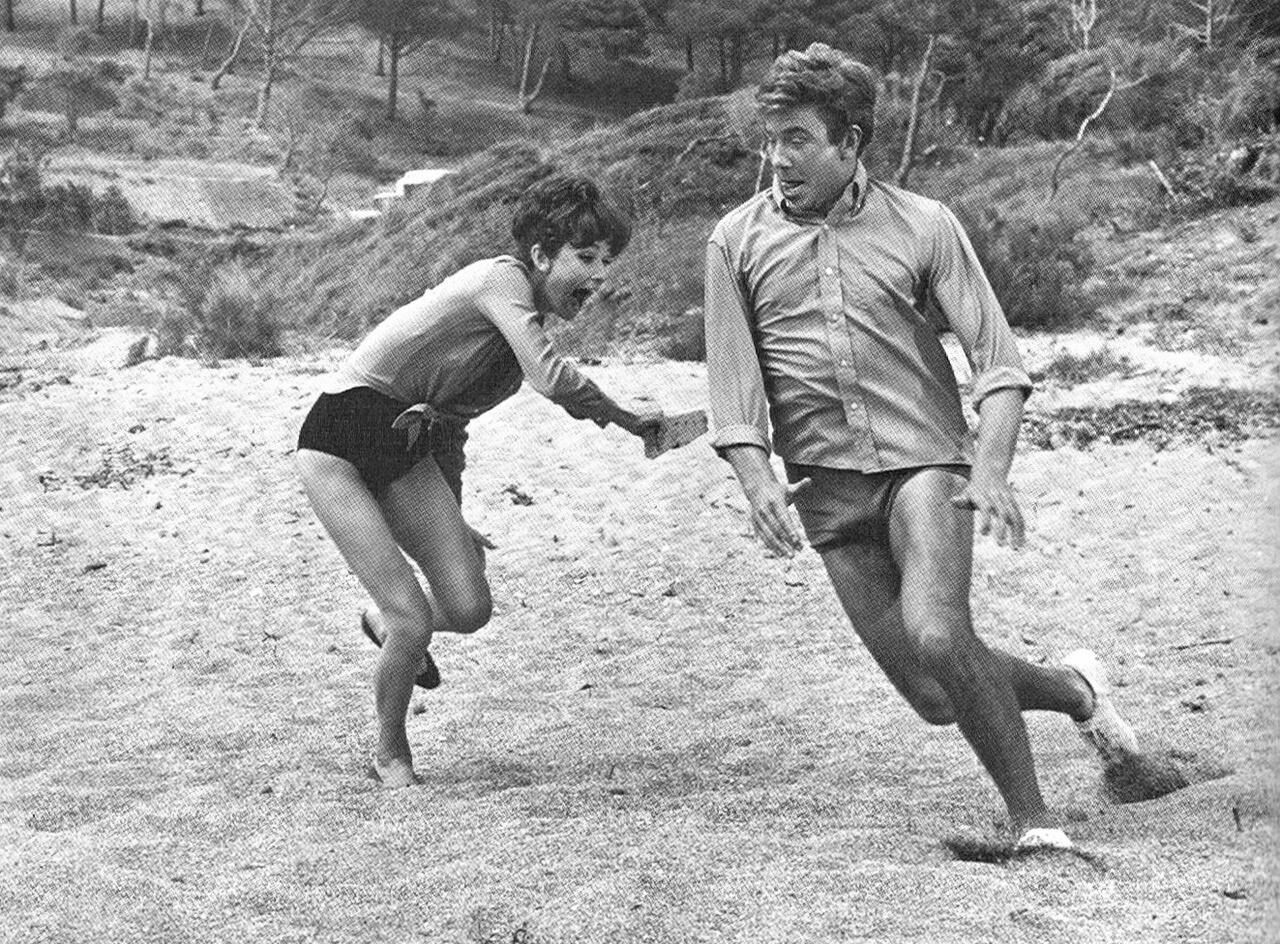 AUDREY HEPBURN ALBERT FINNEY TWO FOR THE ROAD 8X10 Photo