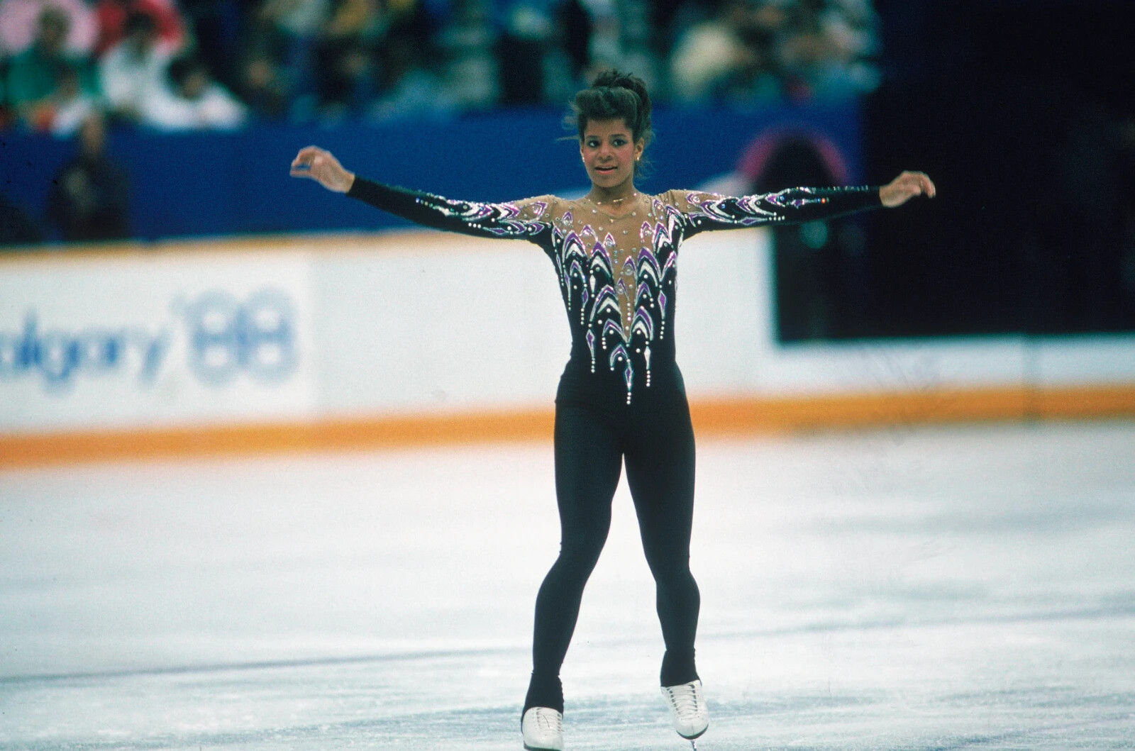 BEAUTIFUL AMERICAN FIGURE SKATER DEBI THOMAS 8X10 Photo