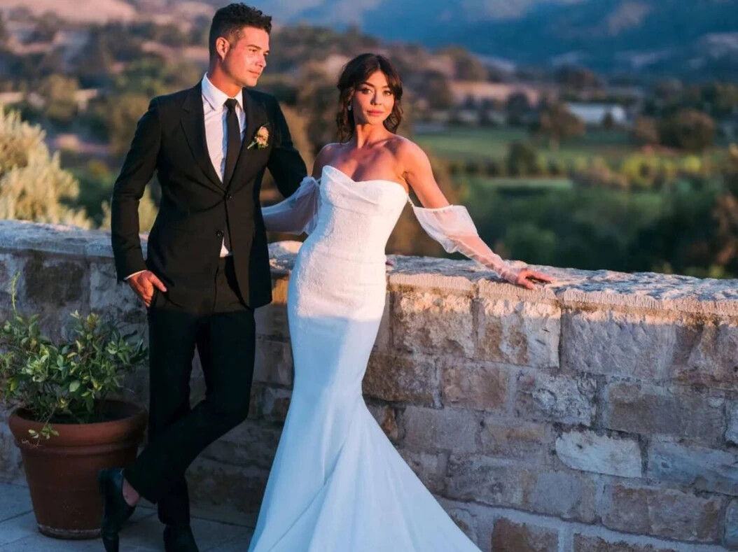 BEAUIFUL SARAH HYLAND & WELLS  ADAMS 8X10 Photo
