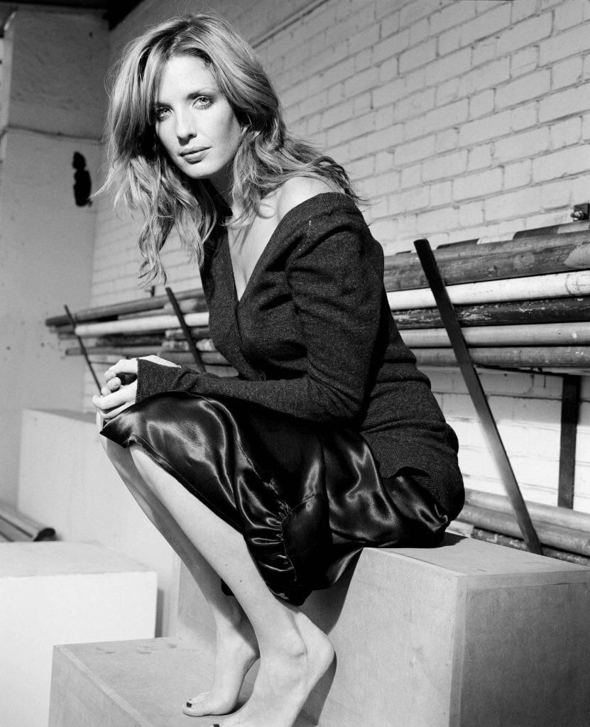 BEAUIFUL KELLY REILLY YELLOWSTONE 5X7 Photo