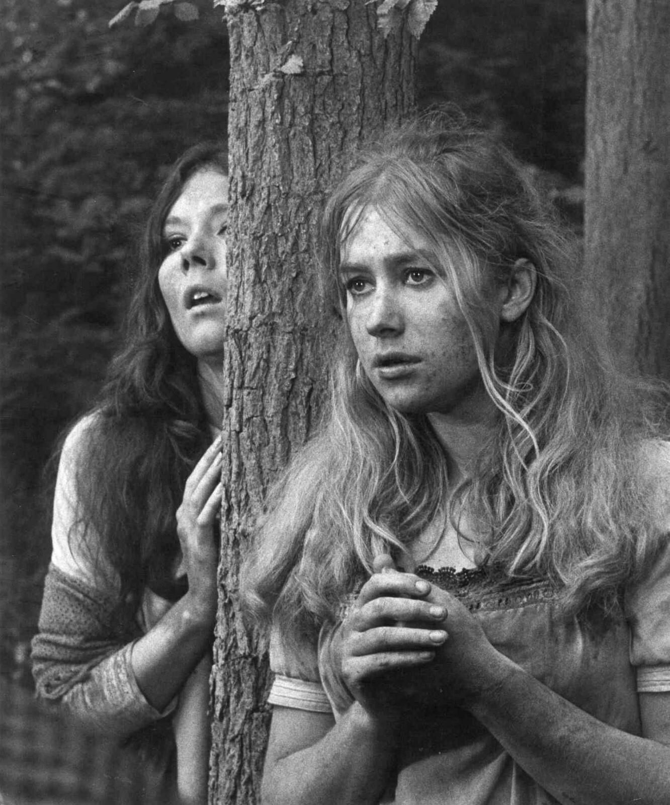 Beautiful  HELEN MIRREN & JUDI DENCH 8x10 Glossy Photo