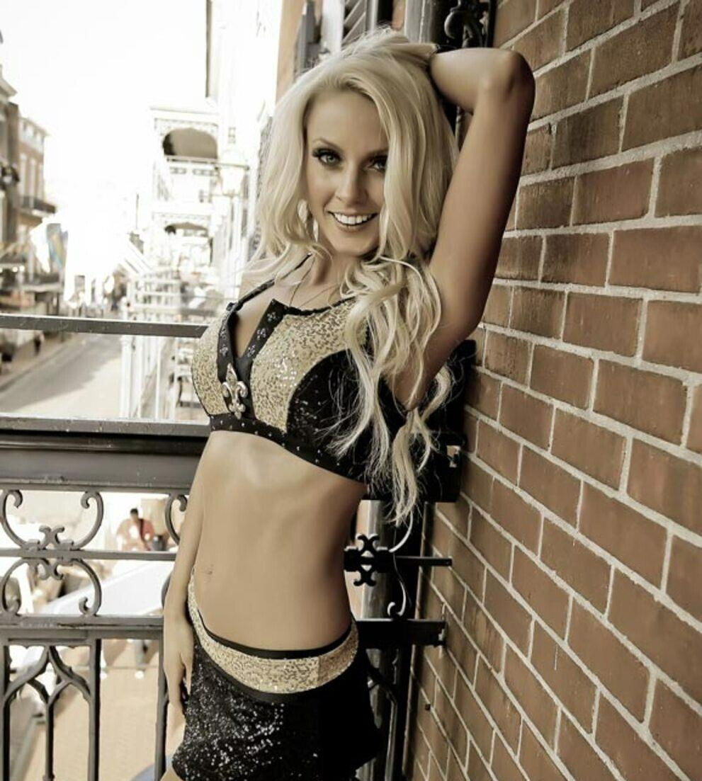 BEAUIFUL SAINTS CHEERLEADER 8X10 Photo