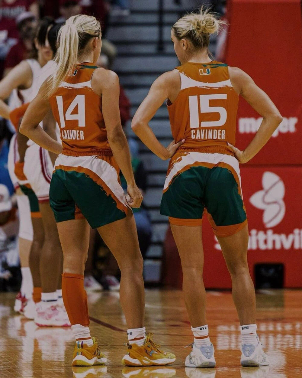 BEAUIFUL TWINS HALEY CAVINDER & HANNA CAVINDER 11X14 Photo