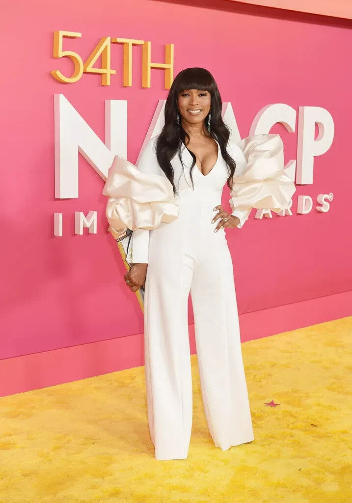 BEAUTIFUL ANGELA BASSETT 8X10 Photo