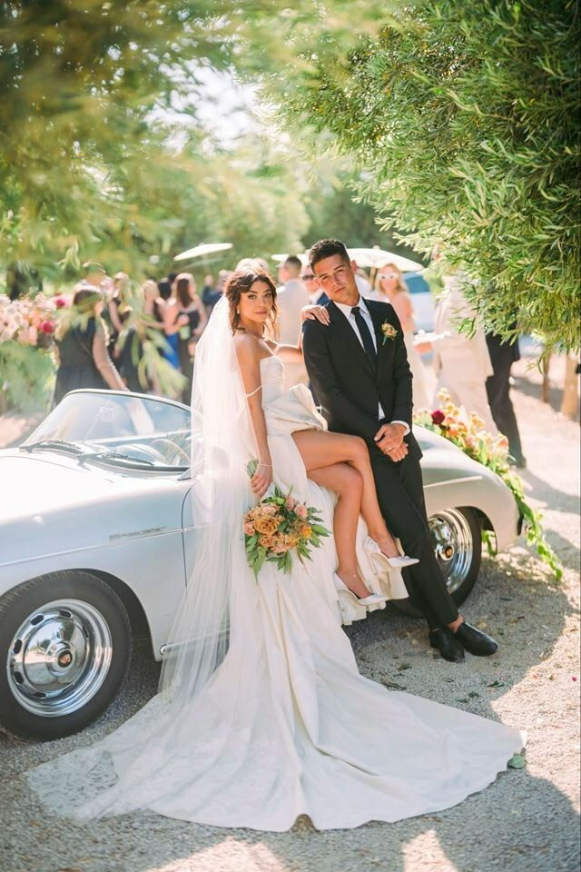 BEAUIFUL SARAH HYLAND & WELLS  ADAMS 8X10 Photo