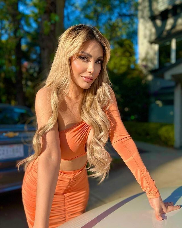 BEAUTIFUL SEXY JENI DE LA VEGA 8x10 Glossy Photo