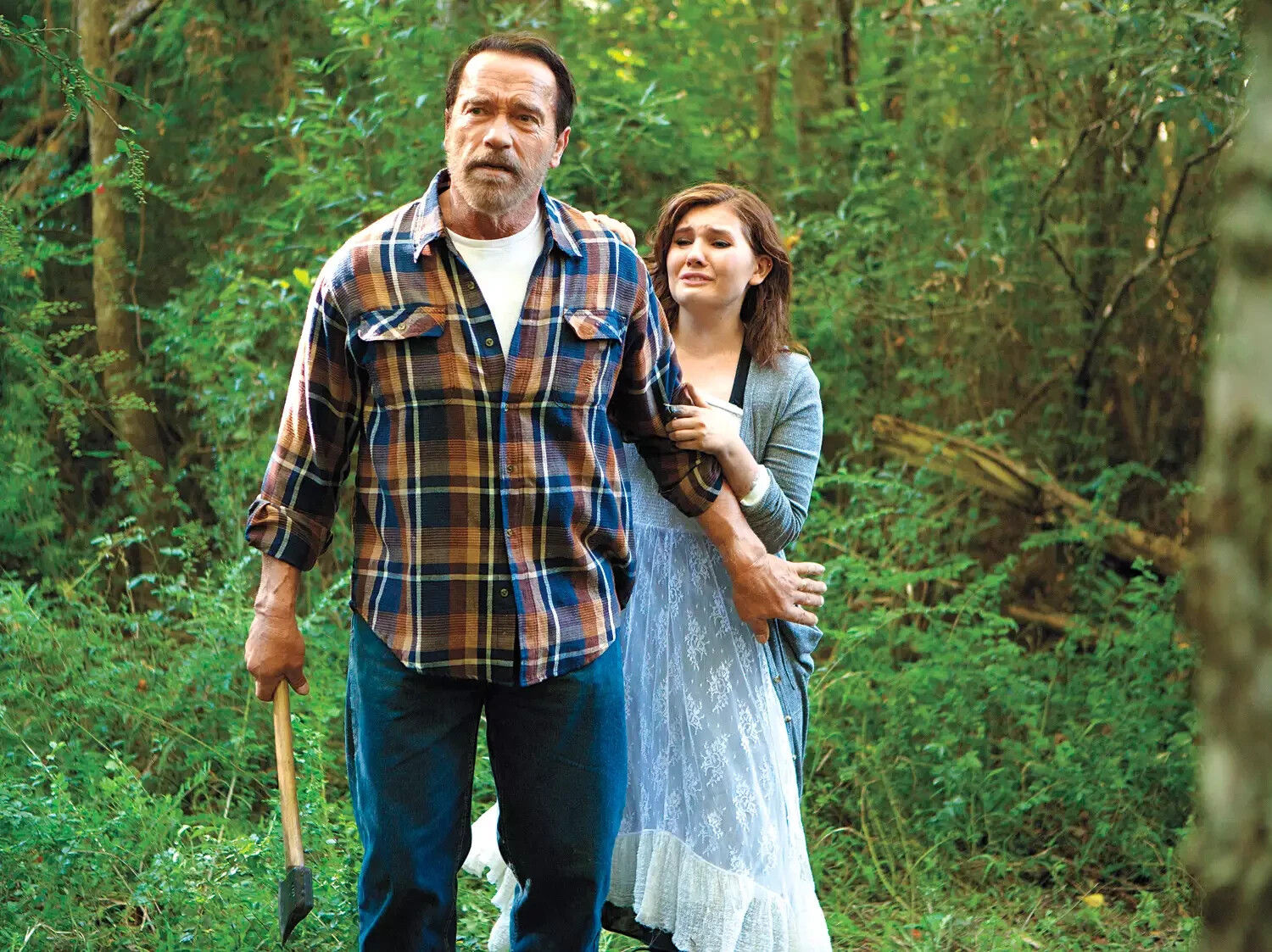 BEAUTIFUL ABIGAIL BRESLIN & Arnold Schwarzenegger 8X10 Glossy Photo