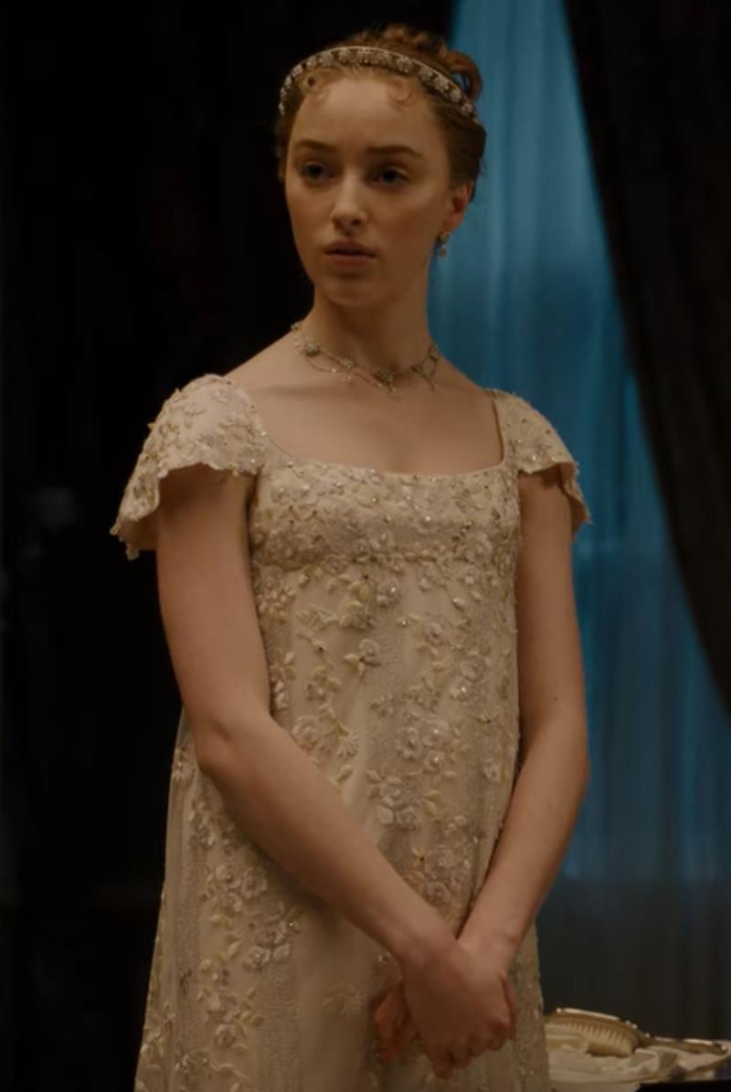 BEAUTIFUL  Phoebe Dynevor BRIDGERTON 8X10 Photo