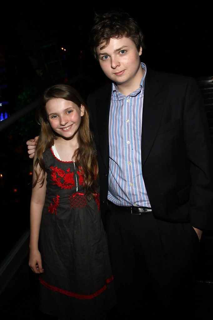 BEAUTIFUL ABIGAIL BRESLIN & SPENCER BRESLIN 8X10 Glossy Photo