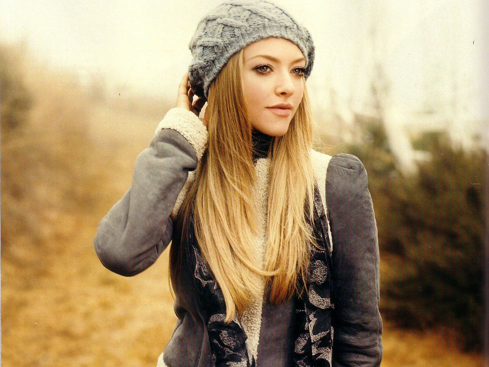 AMANDA SEYFRIED 8x10 Glossy Photo