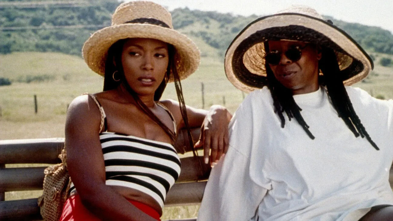BEAUTIFUL ANGELA BASSETT & WHOOPI GOLDBERG 8X10 Photo
