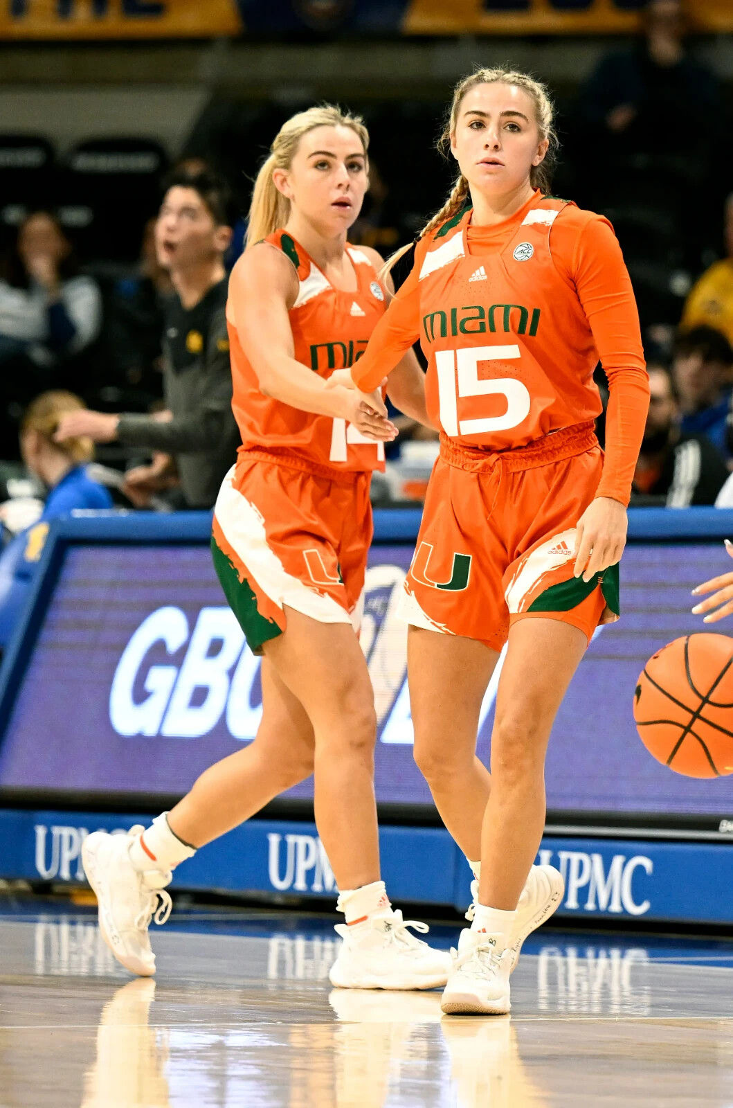 BEAUIFUL TWINS HALEY CAVINDER & HANNA CAVINDER 11x17 Photo