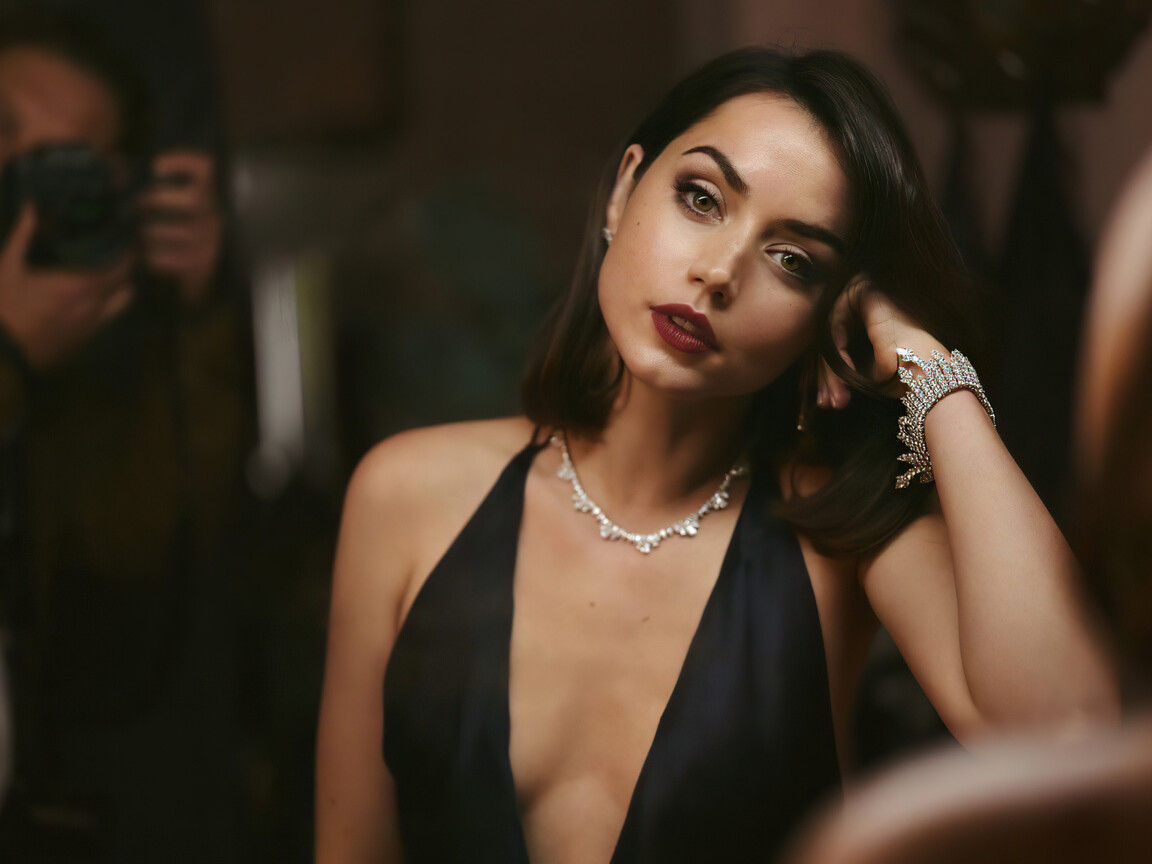 ANA DE ARMAS (BOND GIRL) 8x10 Glossy Photo