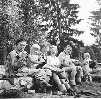 Norwegian family photo resized_edited.jp