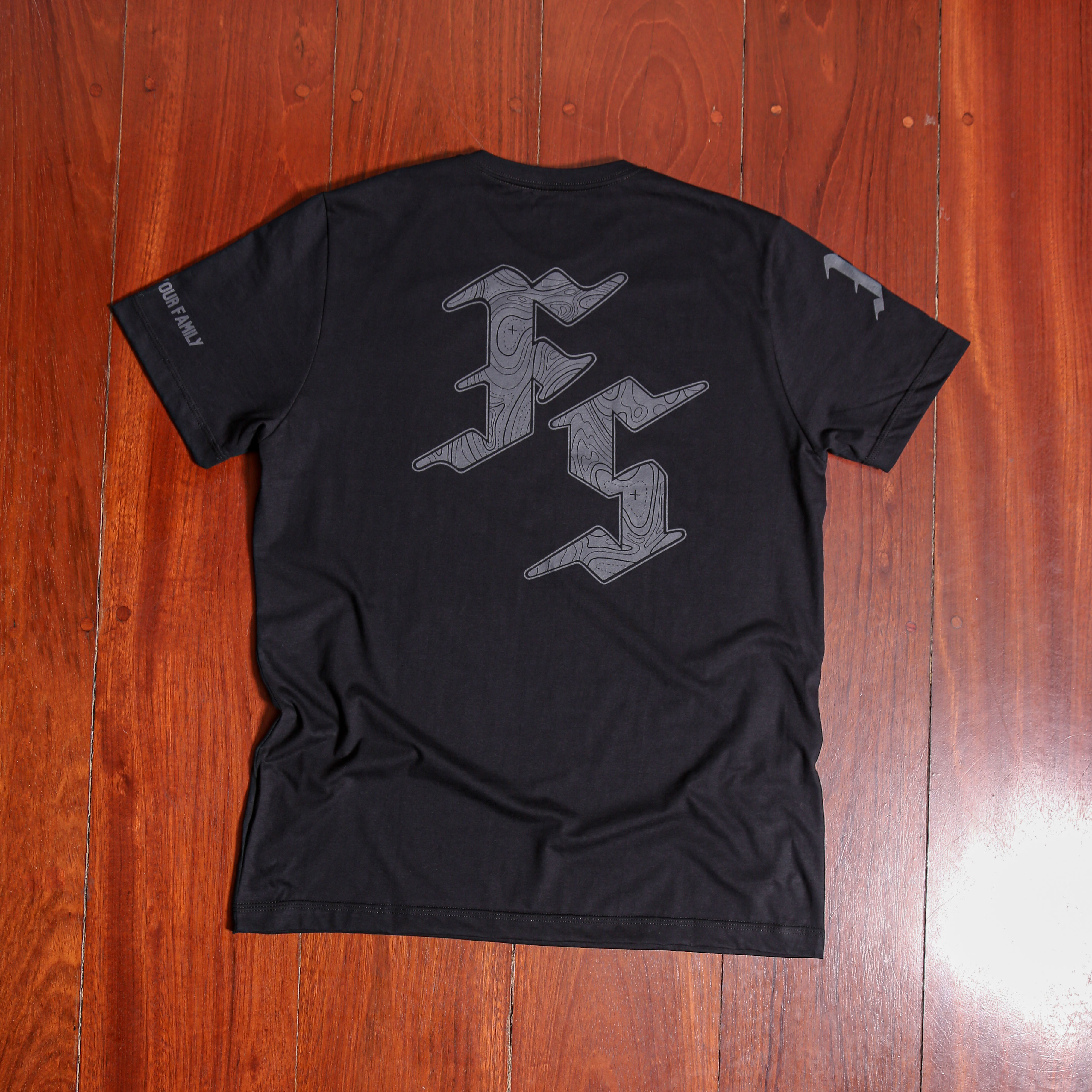 Camiseta FS - TOPOGRÁFICO CINZA